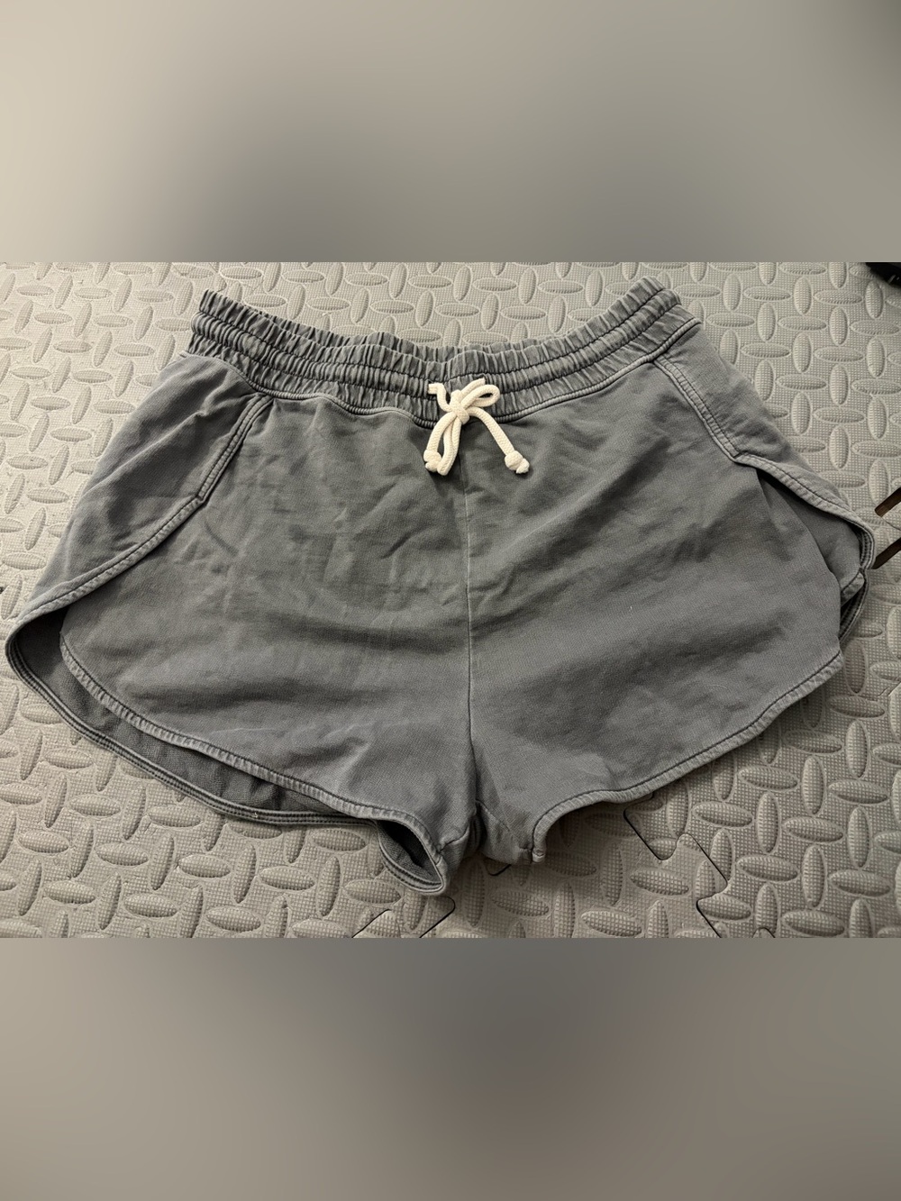 Aerie take it easy, carbon black/gray shorts small